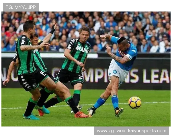 佛罗伦萨边路组合在训练场疯狂加练传切